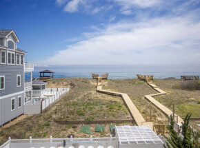 THE MAGNOLIA HOUSE View