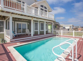 The pool at SUMMER BREEZE