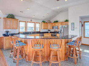 THE 19TH HOLE Kitchen