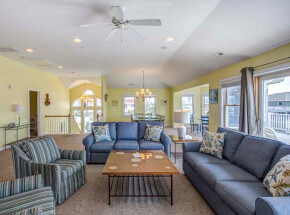 JAYHAWK LANDING 2nd Floor King Master