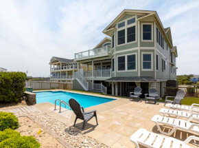 The pool at CALIFORNIA DREAMING