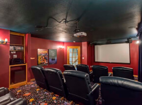 WILD HORSES 1st Floor King Master
