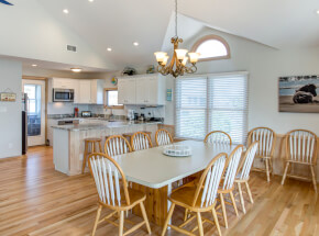 SANDY DUCK Dining Area