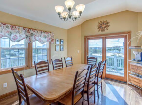 SHORE THING Dining Area
