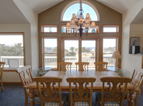 OSPREY'S CATCH Dining Area