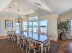 MOON SHADOW Dining Area