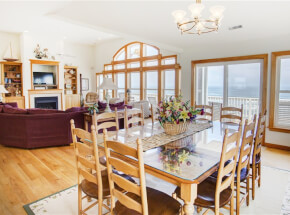 COAST AWHILE Dining Area
