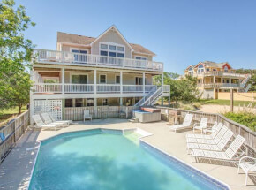 The pool at DUNE FINE