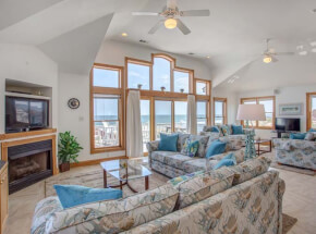 POINTE EAST Extra Dining Area