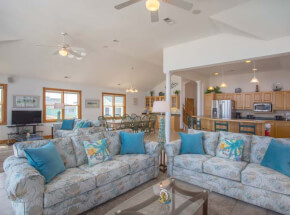 POINTE EAST Extra Dining Area