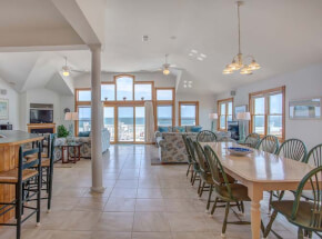 POINTE EAST 2nd Floor King Master
