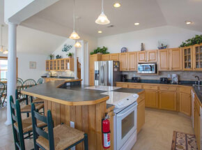 POINTE EAST Kitchen
