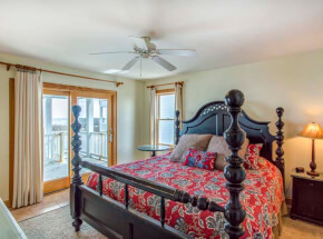 MOON BAY 1st Floor Oceanside King Master