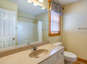 MOON BAY 1st Floor Queen Master next to Entry Door