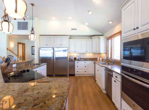 MOON BAY Kitchen and Dining Area