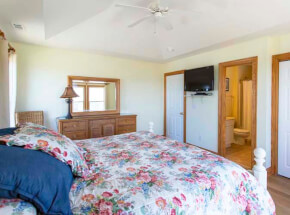 MOON BAY 2nd Floor King Master