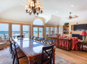 MOON BAY Dining Area