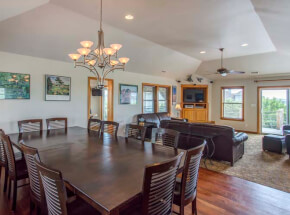 DUCK, DUCK, GOOSE Dining Area