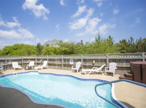 The pool at KANDEL IN THE WIND