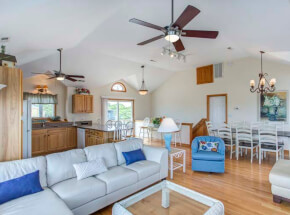 A PLACE IN THE SUN 1st Floor King 