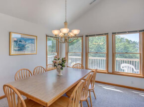 PEACEFUL BREEZE Dining Area