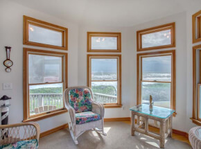 BEACH CASTLE Dining Area