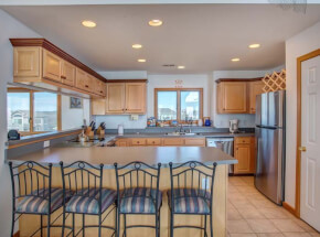BEACH CASTLE Kitchen and Dining