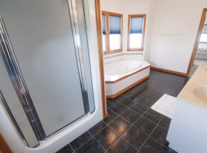 BEACH CASTLE 2nd Floor King Master Bathroom