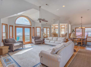 BEACH CASTLE 2nd Floor King Master