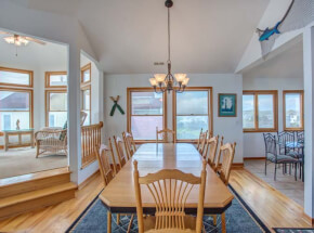 BEACH CASTLE Dining Area
