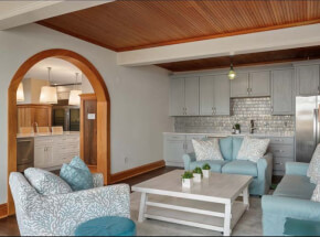 FOUR SEASONS RETREAT 1st Floor King