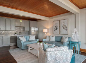 FOUR SEASONS RETREAT 1st Floor King Jr. Master