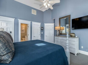 FOUR SEASONS RETREAT 1st Floor King Master #1