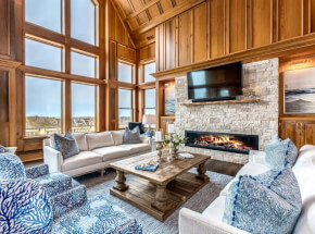 FOUR SEASONS RETREAT Dining Area