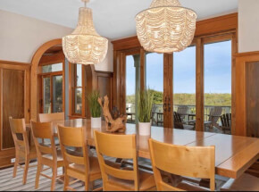 FOUR SEASONS RETREAT 1st Floor King