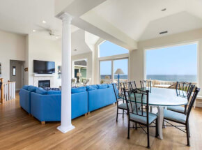 SPECIALTY 1st Floor Oceanside King Master