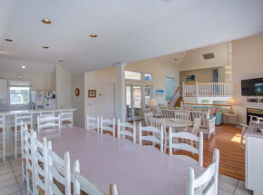 DUCK RENDEZVOUS Dining Area