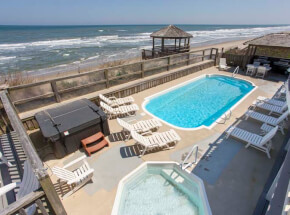 The pool at MacDADDY