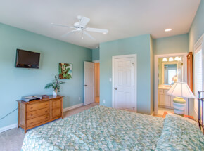 SUSAN'S SUMMER HOME 1st Floor King Master