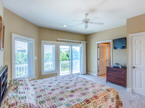 SUSAN'S SUMMER HOME 1st Floor King Master