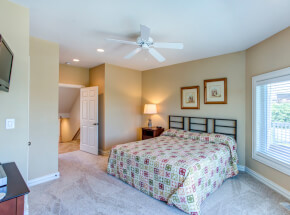 SUSAN'S SUMMER HOME 1st Floor King Master