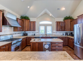 SUSAN'S SUMMER HOME Kitchen