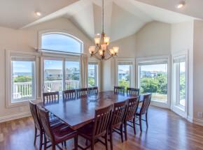 SUSAN'S SUMMER HOME Dining Area