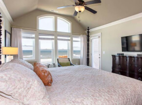 ABSOLUTE ELEGANCE 1st Floor King Master 