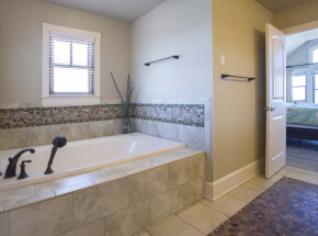 ABSOLUTE ELEGANCE 1st Floor King Master 