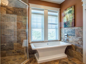 PUTTIN' ON THE RITZ 2nd Floor King Master Bathroom