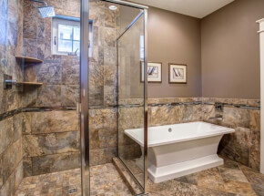 PUTTIN' ON THE RITZ 1st Floor King Master Bathroom
