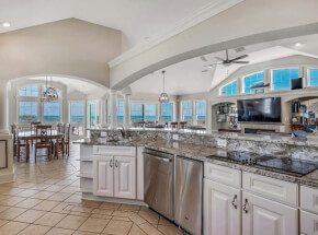 GRANDE ATLANTIS 2nd Floor King Master Bathroom