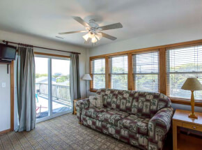 CASUAL ELEGANCE 1st Floor King Master #4