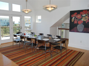 946 TERN BACK TIME Dining Area